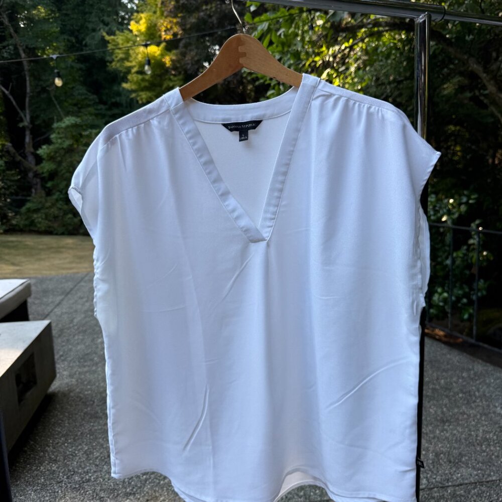Banana Republic White V-neck Blouse